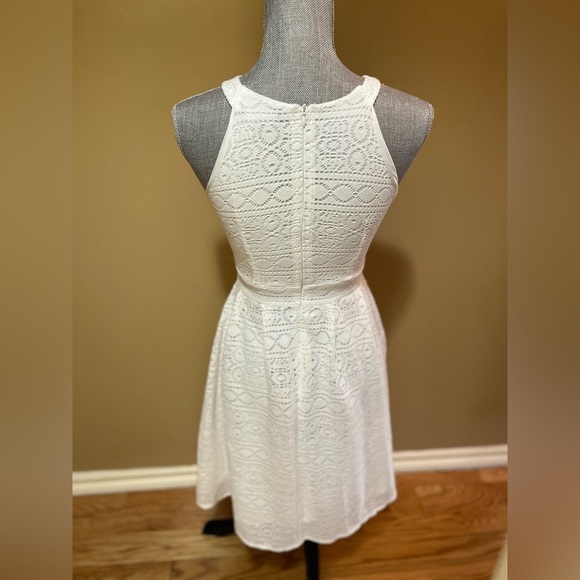 Le Chateau Dress - Picture 9 of 9